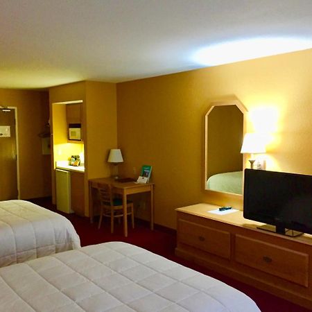Parkfield Inn - Clinton Екстериор снимка