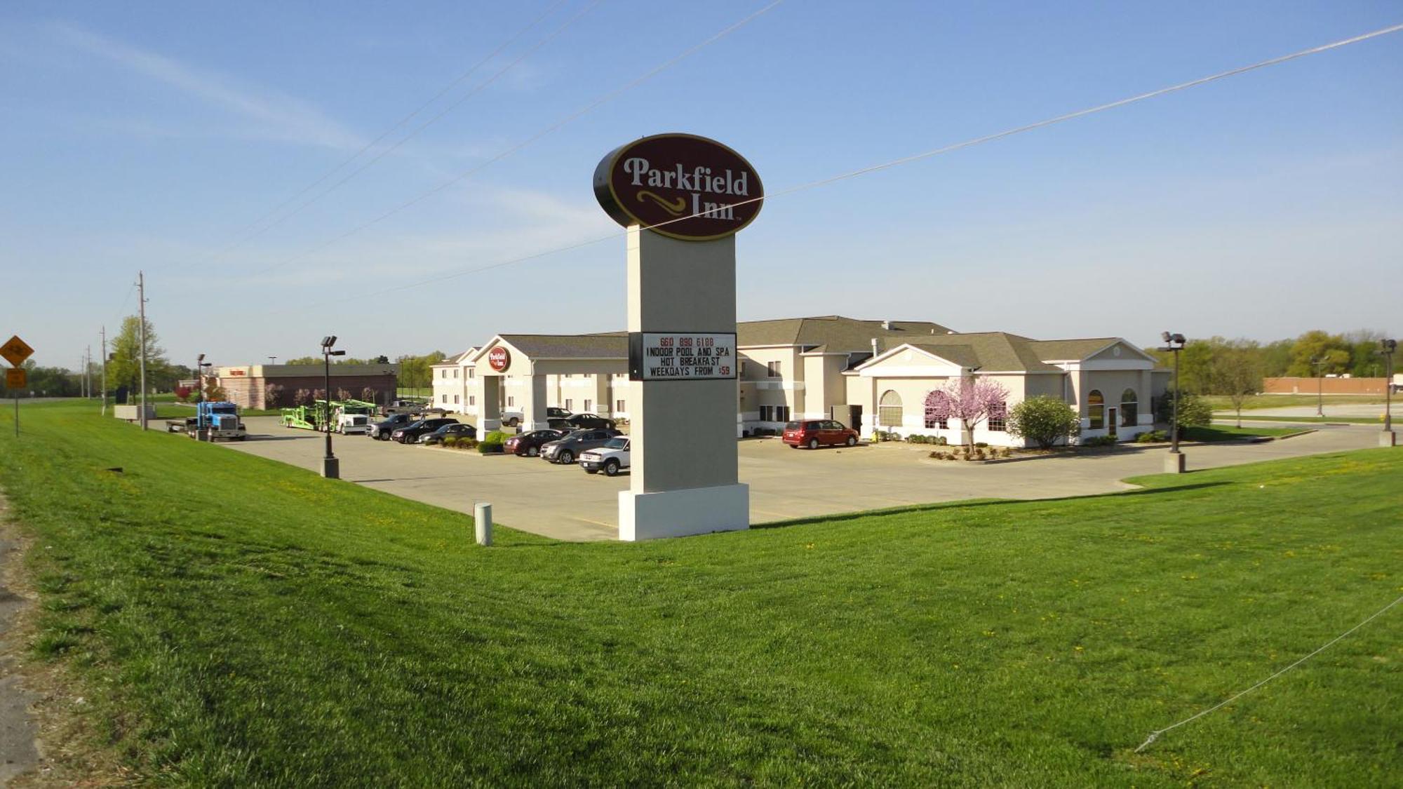 Parkfield Inn - Clinton Екстериор снимка