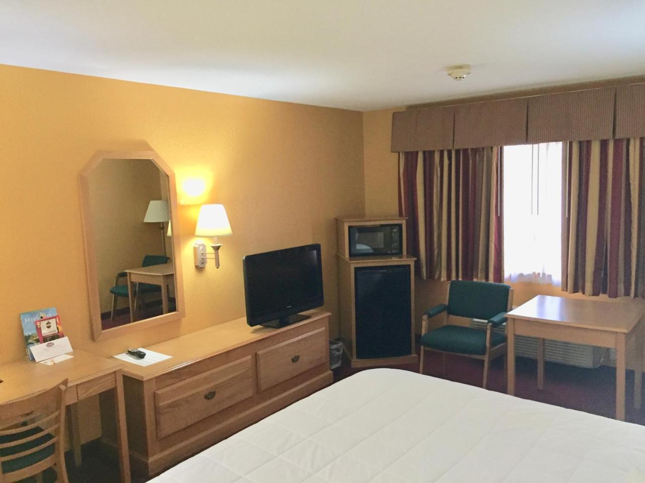 Parkfield Inn - Clinton Екстериор снимка