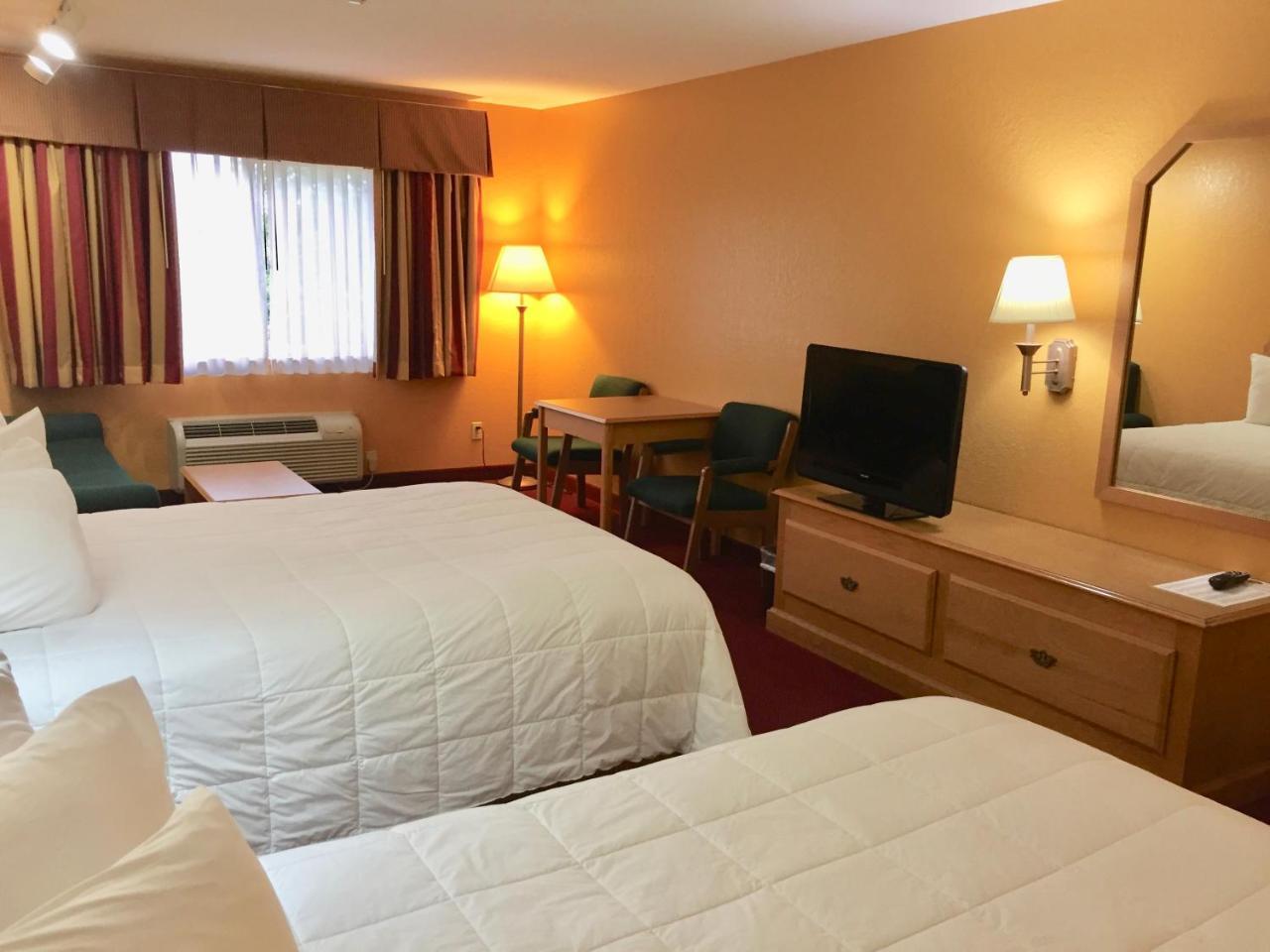 Parkfield Inn - Clinton Екстериор снимка